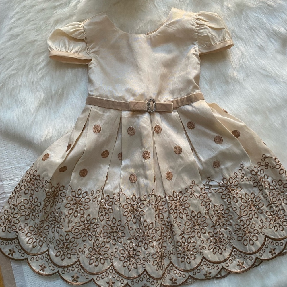 Girls dress